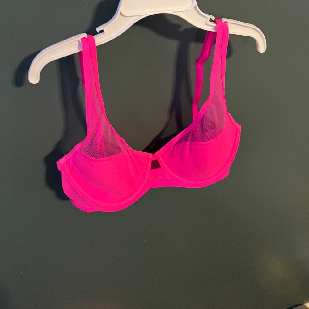 Smart and sexy 32B pink bra